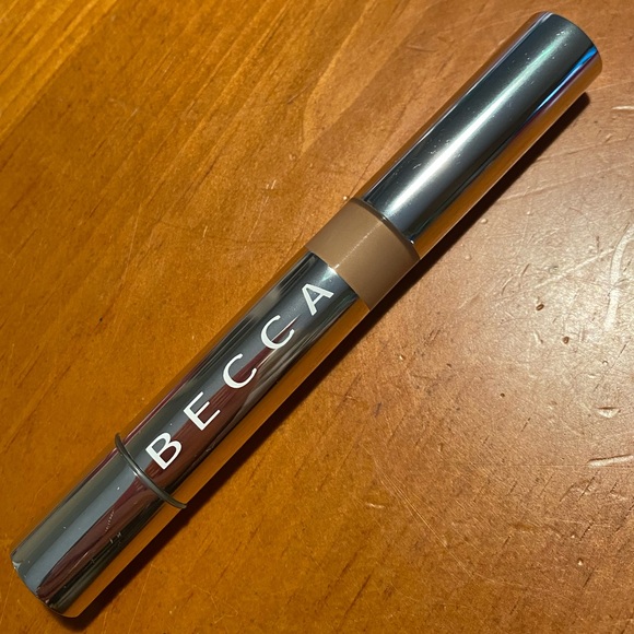 BECCA Light Shifter Brightening Concealer - Picture 3 of 16